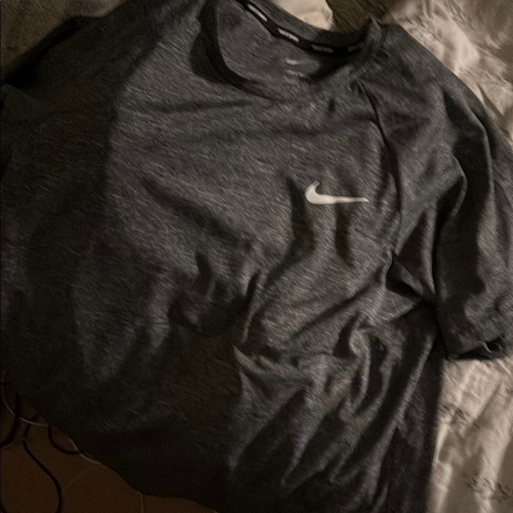 Nike Gray Short Sleeve Tee for Everyday Comfort Size L Gray Dri Fit